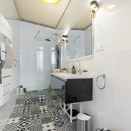 Homestay French Style Modern With Terrace *