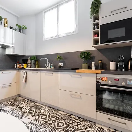 French Style Modern With Terrace Homestay