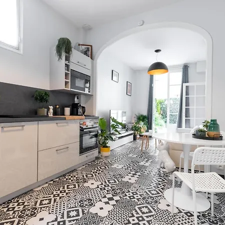 French Style Modern With Terrace Homestay Nice