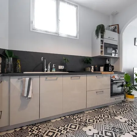 French Style Modern With Terrace Homestay