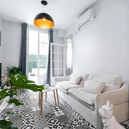 French Style Modern With Terrace Homestay *