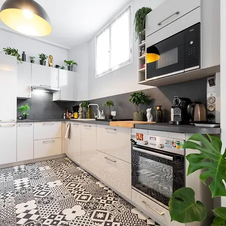 French Style Modern With Terrace Homestay